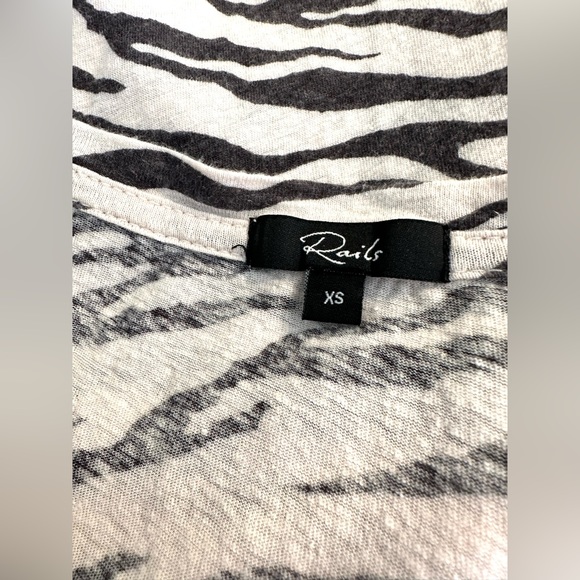 RAILS Cara Tiger Striped VNeck Tee T-Shirt Top Ivory Black Linen Blends Blouse - Picture 12 of 16